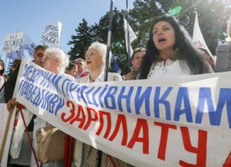 У Мінфіні обіцяють, що погасять борги із зарплат медиків вже цього тижня