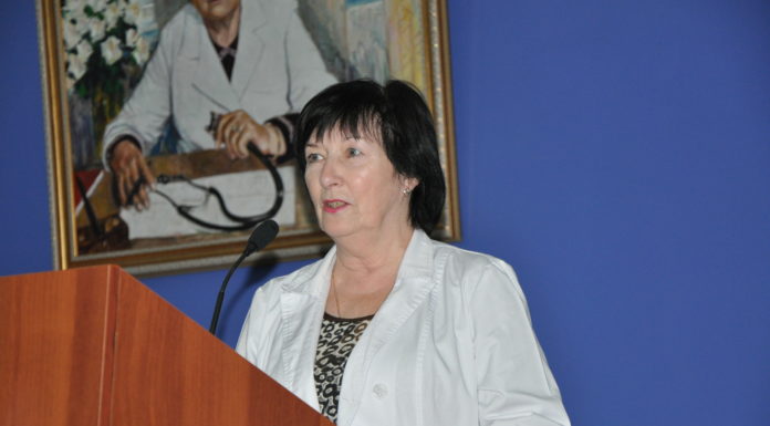 Симпозіум «Медичні аспекти боротьби з неінфекційними захворюваннями: диференційний підхід до оцінки інформованості населення, комплаєнсу до профілактики та лікування» Директор Національного інституту терапії ім. Л. Т. Малої НАМН України , д.м.н., проф. Г.Д. Фадєєнко