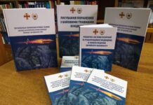 Президент НАМНУ академік Віталій Цимбалюк подарував Національній науковій медичній бібліотеці України комплект наукових та навчальних видань