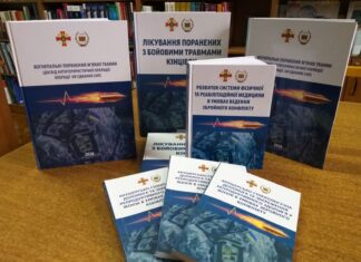 Президент НАМНУ академік Віталій Цимбалюк подарував Національній науковій медичній бібліотеці України комплект наукових та навчальних видань