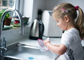 ВИВЧЕННЯ СЕНСИБІЛІЗУЮЧОЇ ДІЇ МИЙНИХ ЗАСОБІВ, ПРИЗНАЧЕНИХ ДЛЯ МИТТЯ ВИРОБІВ ДЛЯ ДІТЕЙ