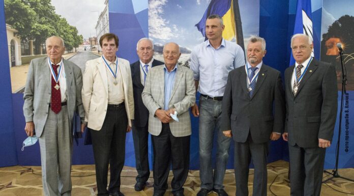 Мер Києва Віталій Кличко вручив почесні нагороди кращим киянам до Дня Незалежності України