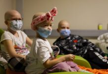 «Медики відчувають велику підтримку» Лікарі академії медичних наук цілодобово надають допомогу дорослим і дітям