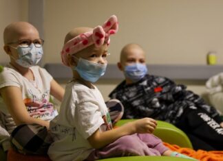 «Медики відчувають велику підтримку» Лікарі академії медичних наук цілодобово надають допомогу дорослим і дітям