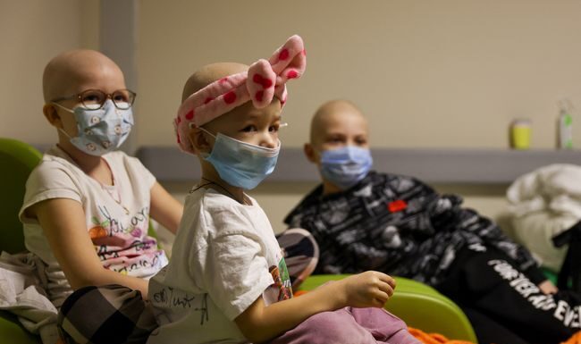 «Медики відчувають велику підтримку» Лікарі академії медичних наук цілодобово надають допомогу дорослим і дітям