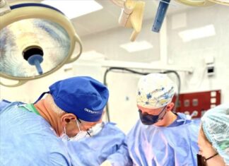 Величезна кіста яєчника