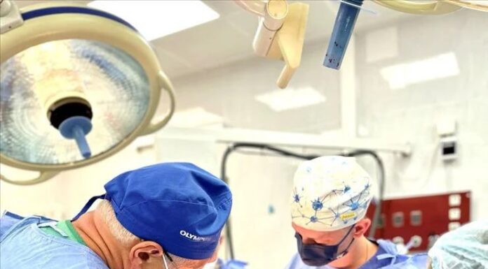 Величезна кіста яєчника