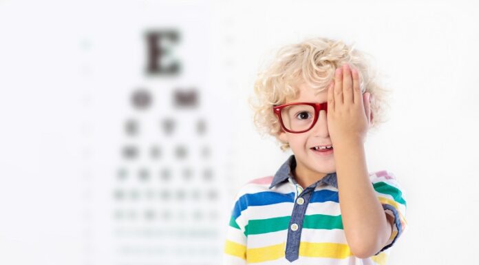 Коли потрібні окуляри дітям?