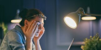 Чи можна користуватися комп’ютером/ноутбуком у темряві