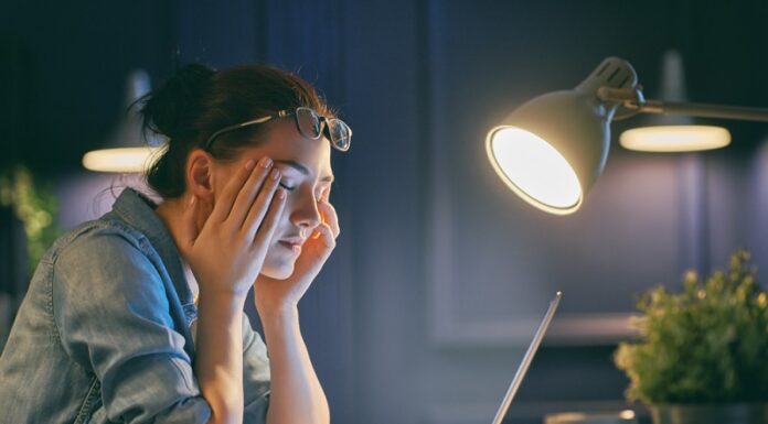 Чи можна користуватися комп’ютером/ноутбуком у темряві