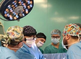 У Національному інституті серцево – судинної хірургії імені М.М. Амосова провели надзвичайно складну операцію – дістали металевий уламок із серця військового