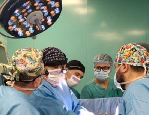 У Національному інституті серцево – судинної хірургії імені М.М. Амосова провели надзвичайно складну операцію – дістали металевий уламок із серця військового