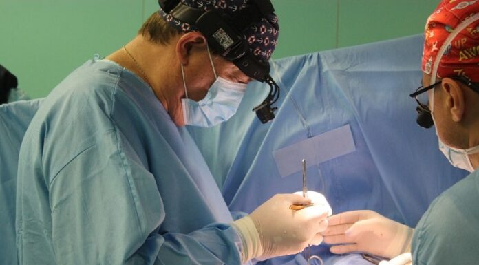 Столичні кардіохірурги прооперували пацієнта з унікальною вадою серця