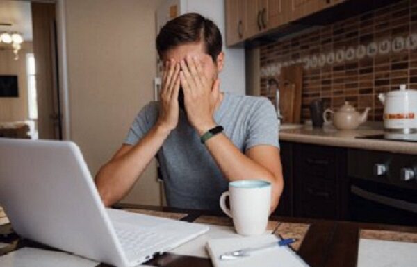 ЯК СТРЕС ВПЛИВАЄ НА ВАШІ ОЧІ?