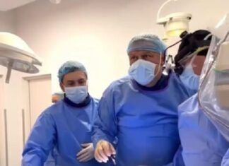 Вперше в Україні! Імплантували протез ультранизького профілю і врятували життя пацієнта з аневризмою черевної аорти