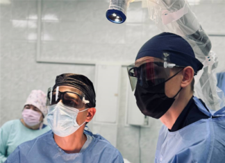 3D мікроскоп у відділенні мікросудинної та пластичної хірургії