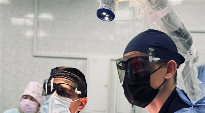 3D мікроскоп у відділенні мікросудинної та пластичної хірургії