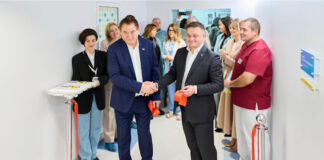 «Двері у майбутнє»