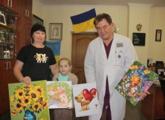 За місяць лікування Карина встигла створити цілу галерею картин