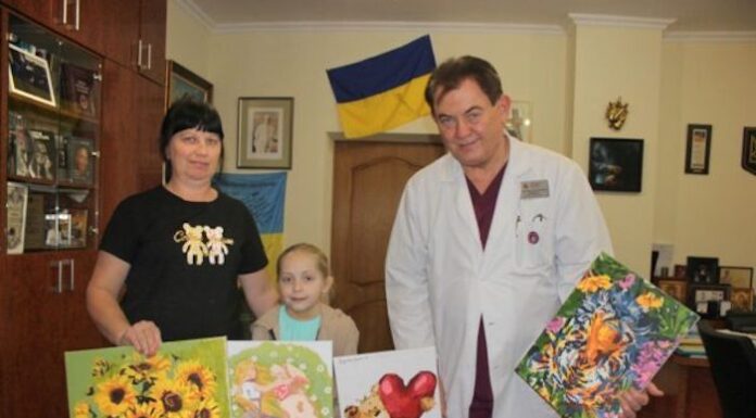 За місяць лікування Карина встигла створити цілу галерею картин