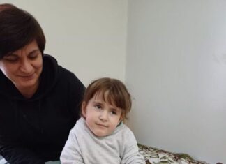 Олександра – відважна дівчинка, яка з дитинства бореться за життя