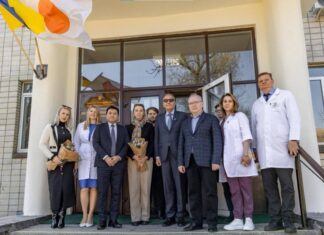 Висадження алеї сакур біля ДУ «Інститут геронтології імені Д.Ф. Чеботарьова НАМН України»