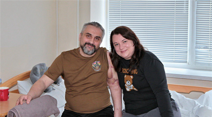 Військовому врятували руку