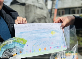 Дітки привітали військових з Великоднем