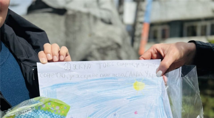 Дітки привітали військових з Великоднем