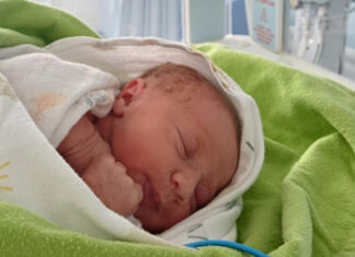 Жінка зі складною вадою серця народила третю дитину