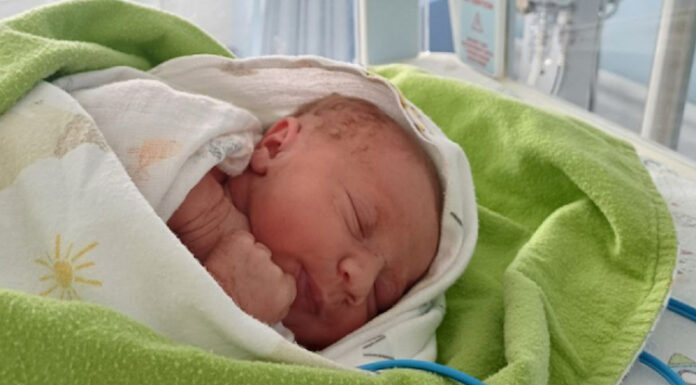 Жінка зі складною вадою серця народила третю дитину