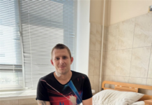 Уламок снаряду застряг у печінці військового