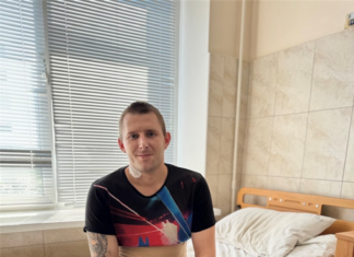 Уламок снаряду застряг у печінці військового