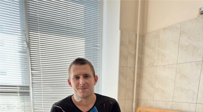 Уламок снаряду застряг у печінці військового