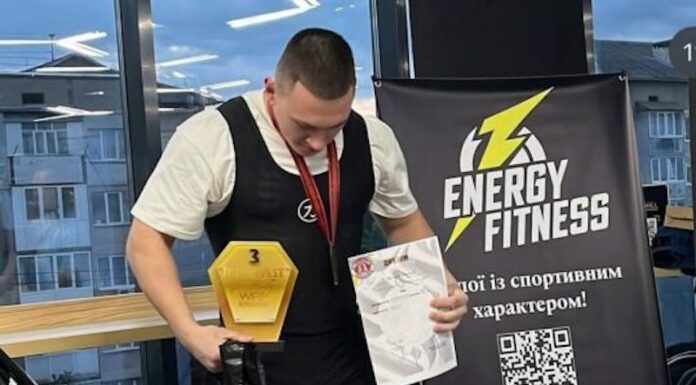 Олексій виборює перші місця на змаганнях з пауерліфтингу попри складну вроджену ваду серця