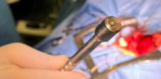 Металевий уламок, який застряг у перикарді правого шлуночка, ледь не забрав життя військового