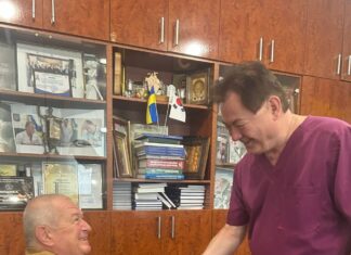 До Дня медичного працівника Президент НАМН України, академік НАН та НАМН України, Василь Лазоришинець отримав відзнаку — медаль “За громадянську мужність” від Української спілки ветеранів Афганістану.